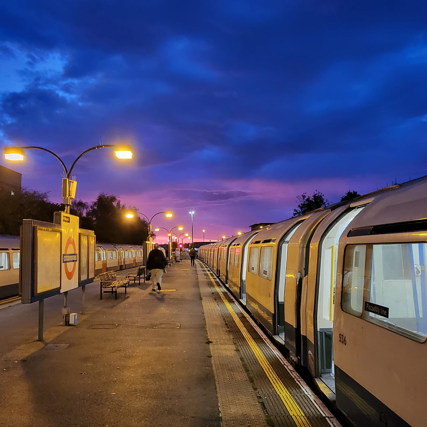 picture of cockfosters train station at dawn